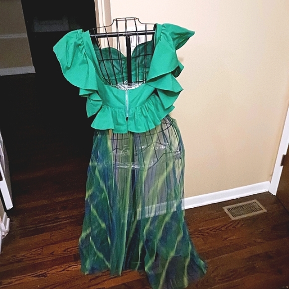 Ruffled Cropped Blouse - Picture 7 of 9